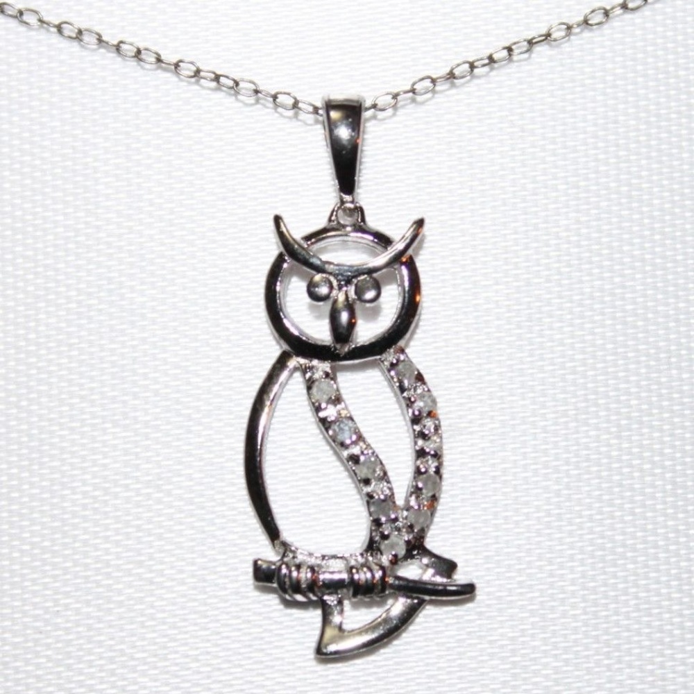 Sterling Silver 0.10 cttw Diamond Owl Necklace